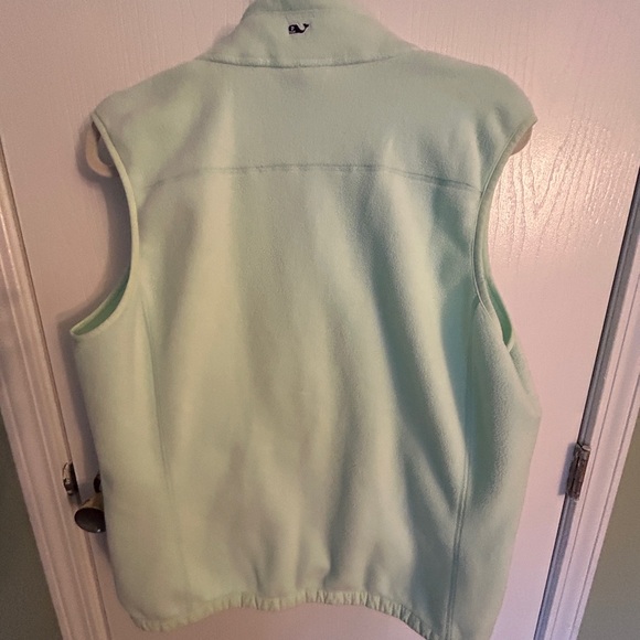 Vineyard Vines woman’s fleece vest - Picture 4 of 4